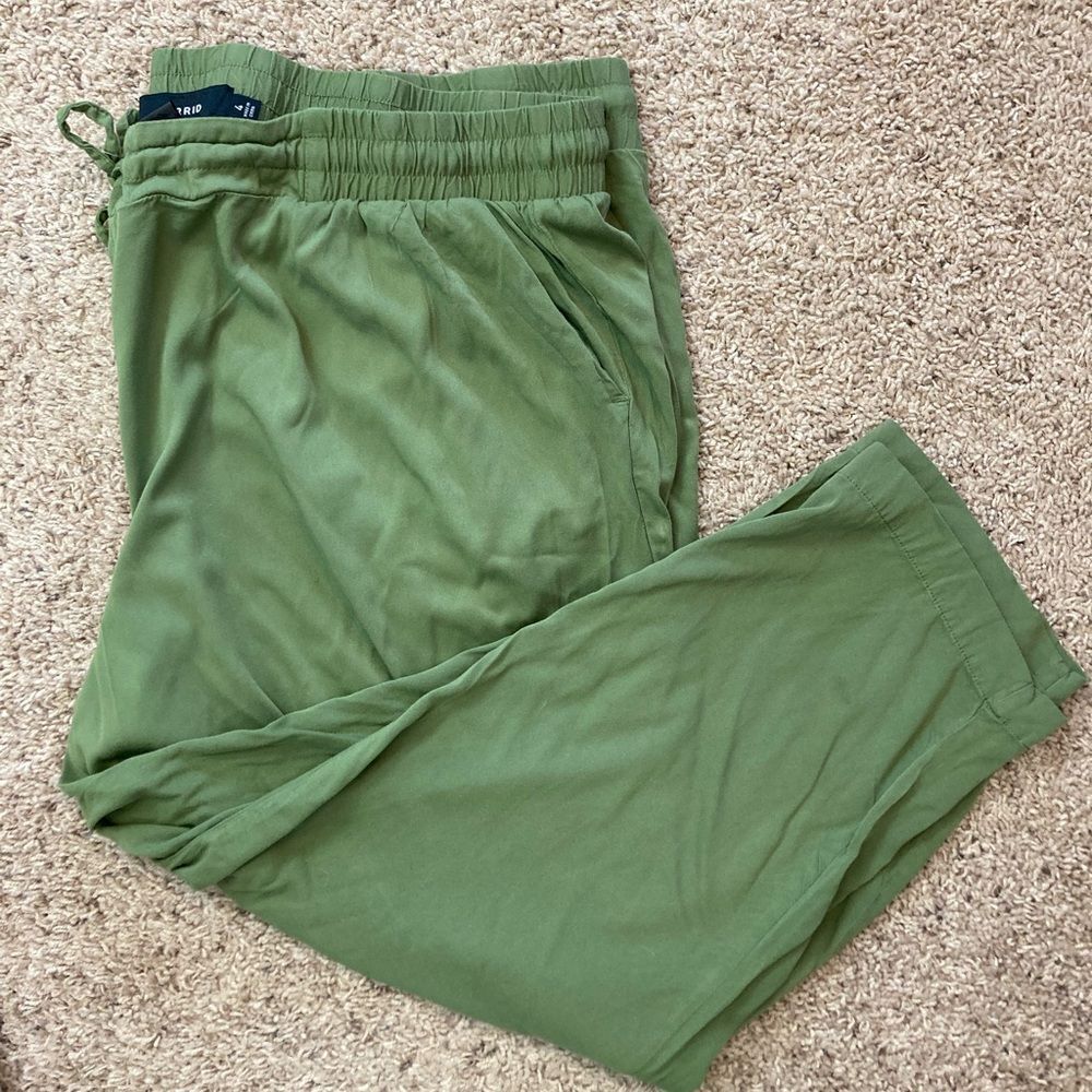 Torrid flowy pants w/ wide elastic drawstring waist and pockets EUC